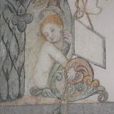 Fresk ornamentalno-roślinny z aniołkiem na jasnej ścianie kościoła.