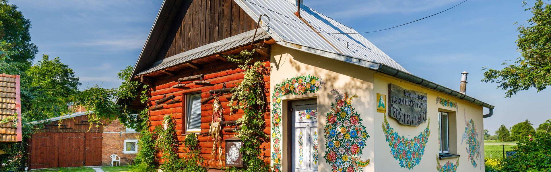 Haus mit gemalten Blumen