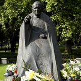 Immagine: Monumento di Giovanni Paolo II nel Parco Strzelecki (via Lubicz), Cracovia
